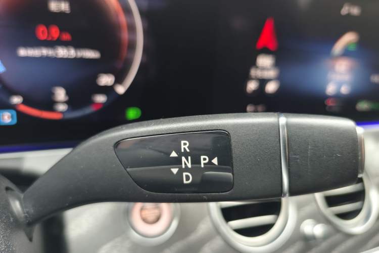 Used Mercedes-Benz E-Class 2022 Second Facelift E 300 L Fashion Edition Interior 6