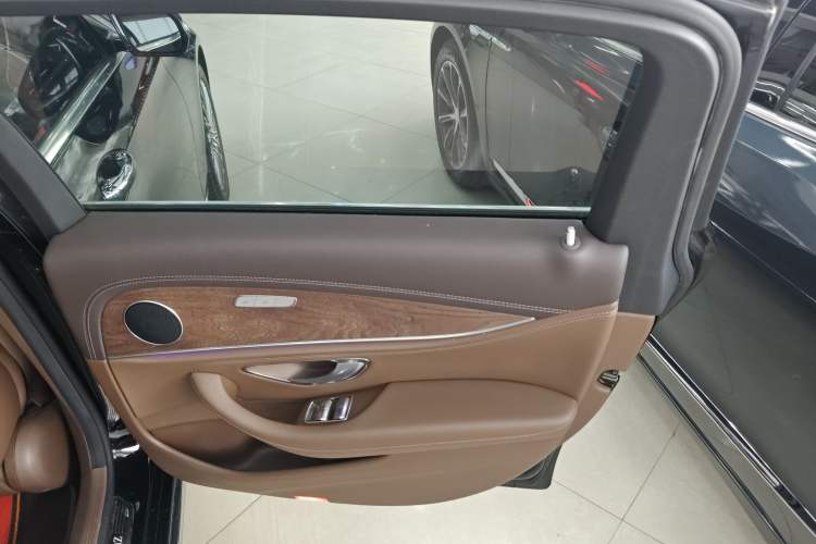 Used Mercedes-Benz E-Class 2022 Updated E 300 L Stylish Edition Interior 6