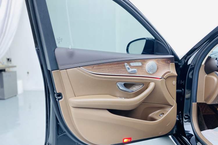 Used Mercedes-Benz E-Class 2022 Second Facelift E 300 L Luxury Edition Interior 6