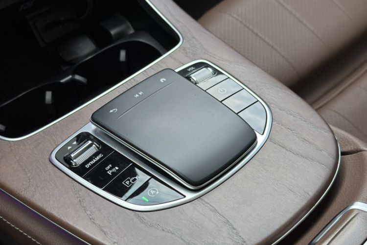 Used Mercedes-Benz E-Class 2022 E 260 L Interior 6