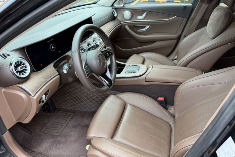 Used Mercedes-Benz E-Class 2022 E 260 L Interior 6
