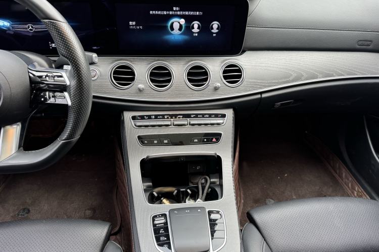 Used Mercedes-Benz E-Class 2022 Second Facelift E 300 L Sporty and Stylish Edition Interior 6