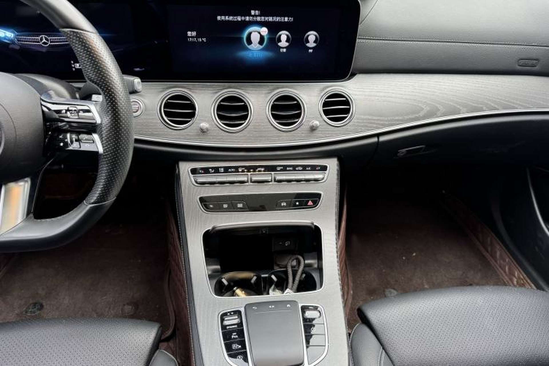 Used Mercedes-Benz E-Class 2022 Second Facelift E 300 L Sporty and Stylish Edition Interior 6