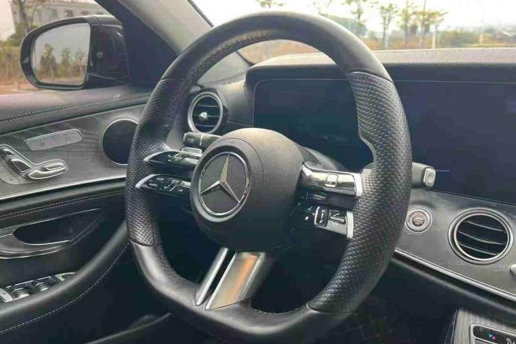 Used Mercedes-Benz E-Class 2022 Revised Version E 300 L Sporty and Stylish Edition Interior 6