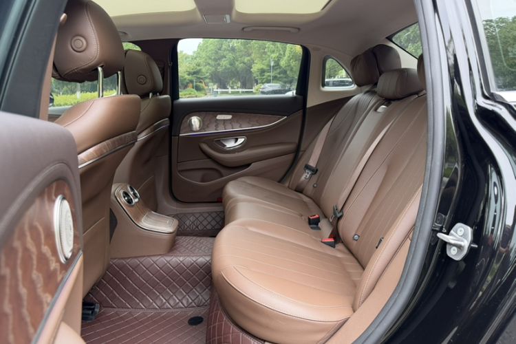Used Mercedes-Benz E-Class 2022 Second Facelift E 260 L Interior 6
