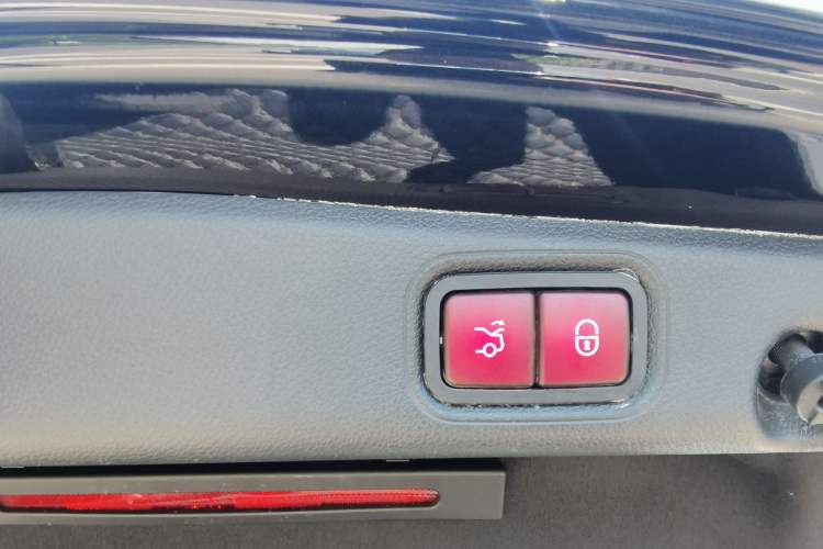 Used Mercedes-Benz E-Class 2022 Updated E 300 L Stylish Edition Interior 6