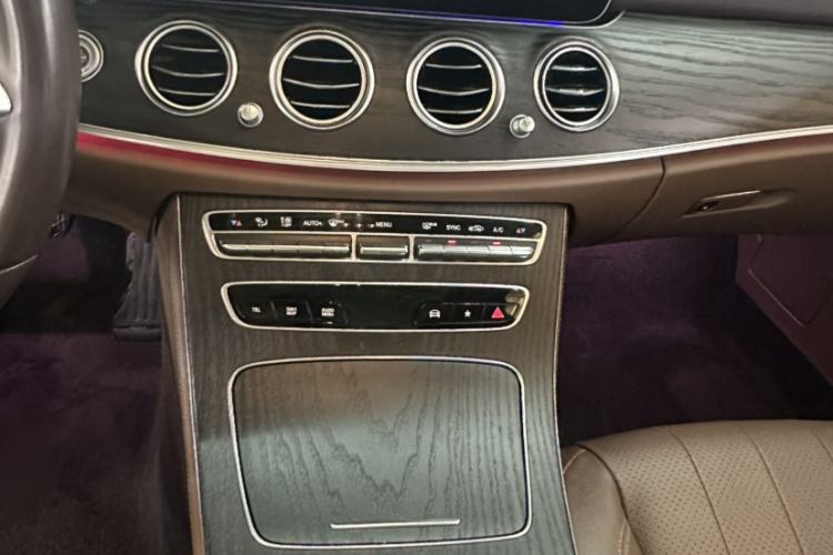 Used Mercedes-Benz E-Class 2022 Revised Version E 300 L Luxury Edition Interior 6