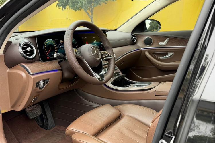 Used Mercedes-Benz E-Class 2022 Second Facelift E 260 L Interior 6
