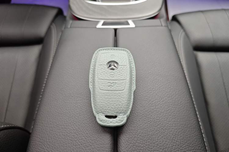 Used Mercedes-Benz E-Class 2022 Second Facelift E 300 L Fashion Edition Interior 7