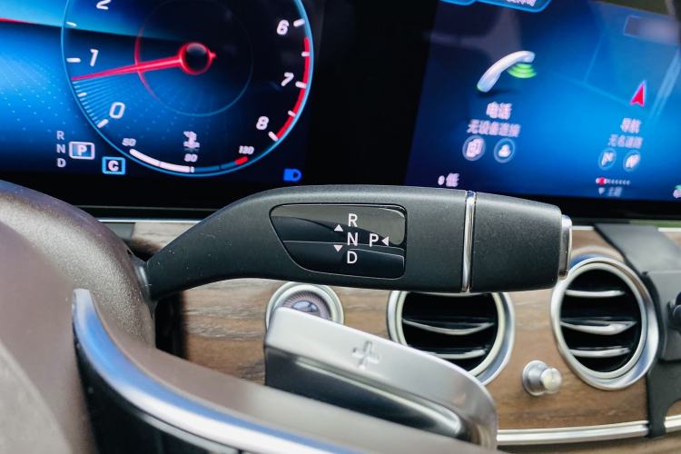Used Mercedes-Benz E-Class 2022 Second Facelift E 300 L Luxury Edition Interior 7
