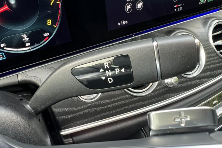Used Mercedes-Benz E-Class 2022 E 260 Stylish Sports Edition Interior 7
