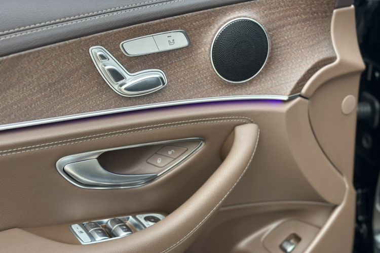 Used Mercedes-Benz E-Class 2022 E 260 L Interior 7