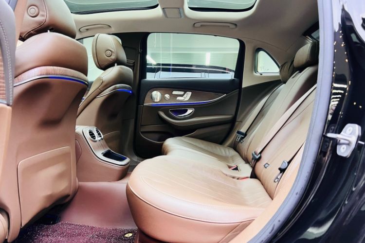 Used Mercedes-Benz E-Class 2022 Updated E 300 L Luxury Edition Interior 7