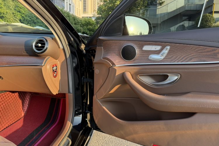 Used Mercedes-Benz E-Class 2022 Second Facelift E 300 L Fashion Edition Interior 7