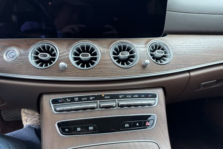 Used Mercedes-Benz E-Class 2022 E 260 L Interior 7