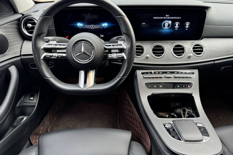 Used Mercedes-Benz E-Class 2022 Second Facelift E 300 L Sporty and Stylish Edition Interior 7