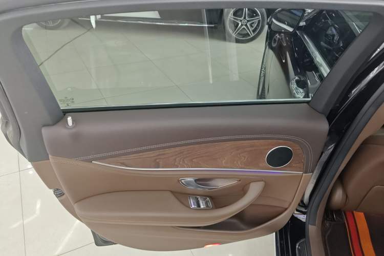 Used Mercedes-Benz E-Class 2022 Updated E 300 L Stylish Edition Interior 8