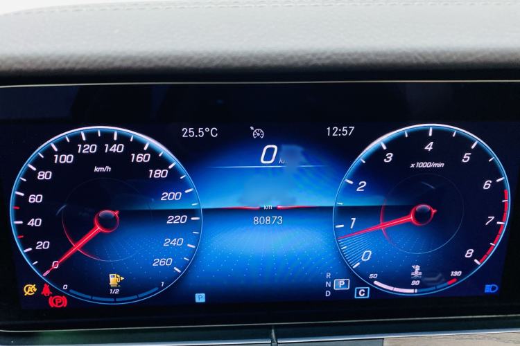 Used Mercedes-Benz E-Class 2022 Second Facelift E 300 L Luxury Edition Interior 8