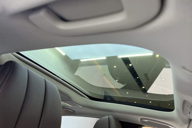 Used Mercedes-Benz E-Class 2022 Revised Version E 300 L Luxury Edition Interior 8
