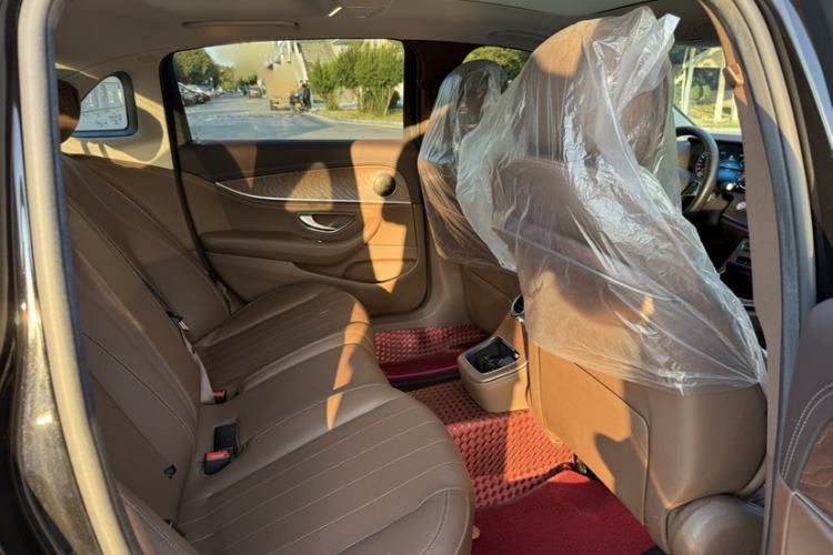 Used Mercedes-Benz E-Class 2022 Second Facelift E 300 L Fashion Edition Interior 8