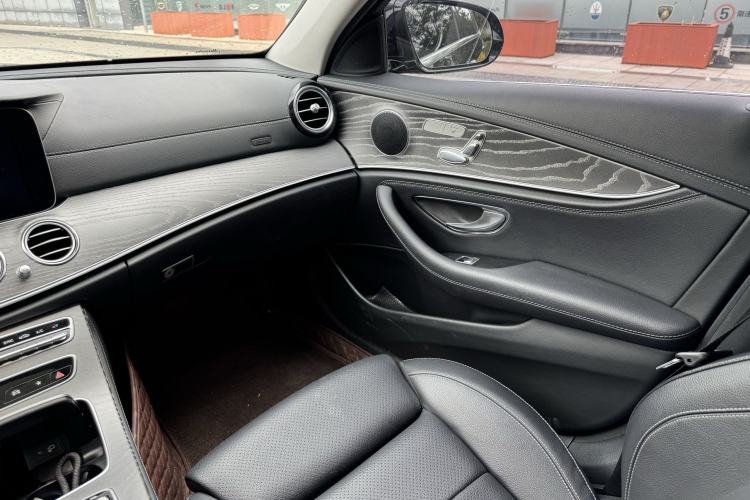 Used Mercedes-Benz E-Class 2022 Second Facelift E 300 L Sporty and Stylish Edition Interior 8