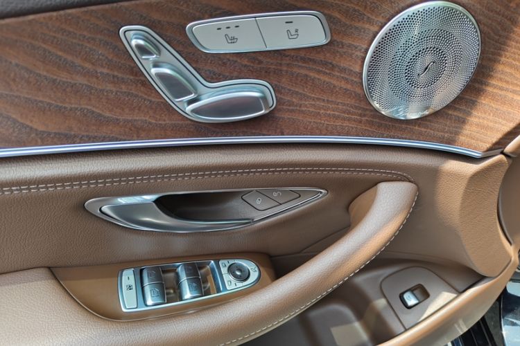 Used Mercedes-Benz E-Class 2022 Second Facelift E 300 L Luxury Edition Interior 8