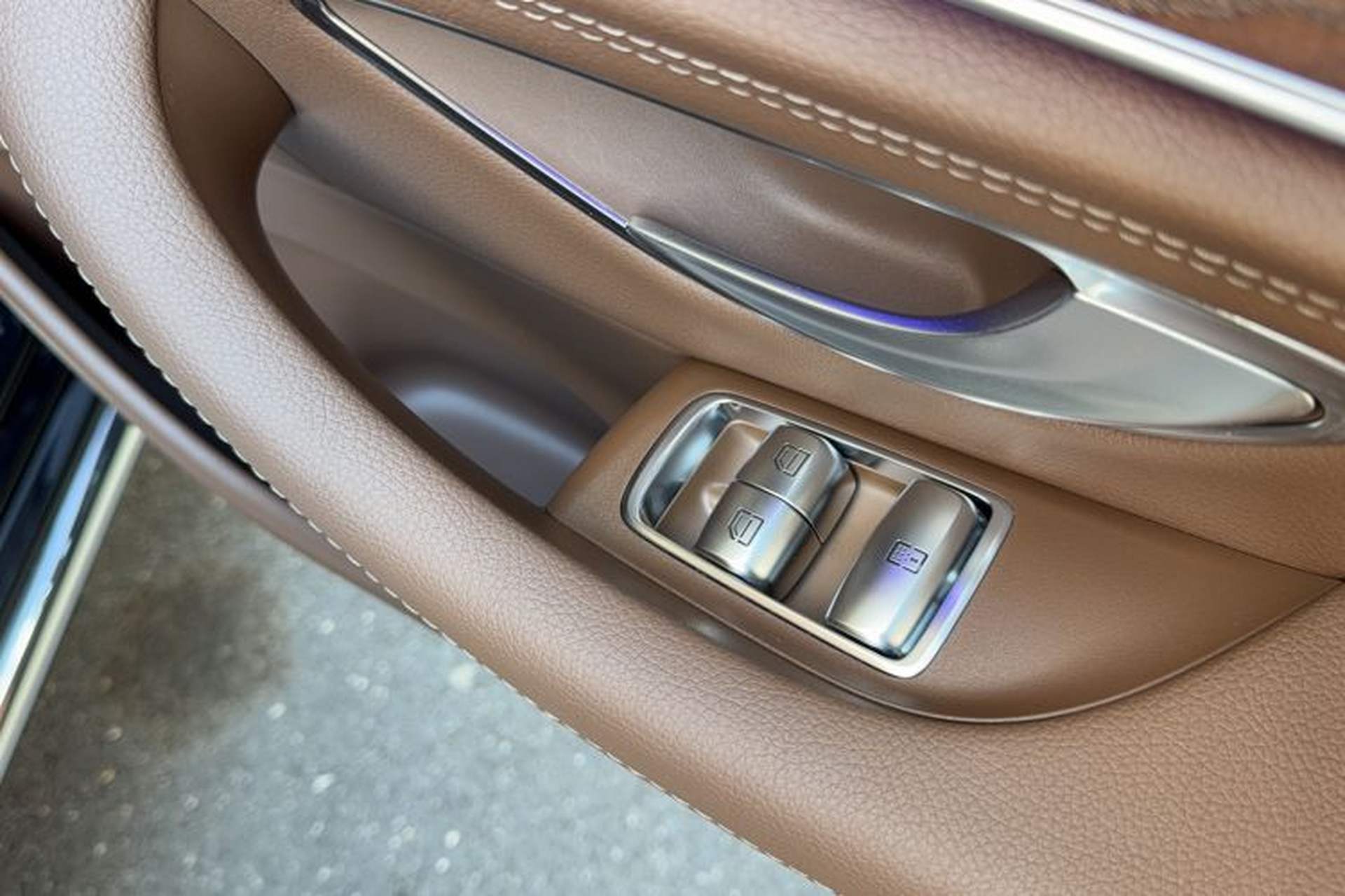 Used Mercedes-Benz E-Class 2022 Second Facelift E 300 L Fashion Edition Interior 8