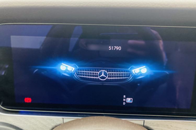 Used Mercedes-Benz E-Class 2022 Updated E 300 L Luxury Edition Interior 8