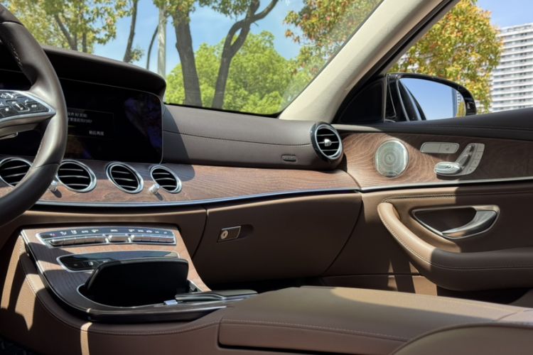 Used Mercedes-Benz E-Class 2022 Revised Version E 300 L Luxury Edition Interior 9