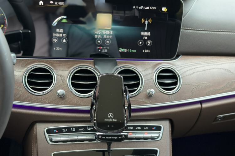 Used Mercedes-Benz E-Class 2022 E 260 L Interior 9