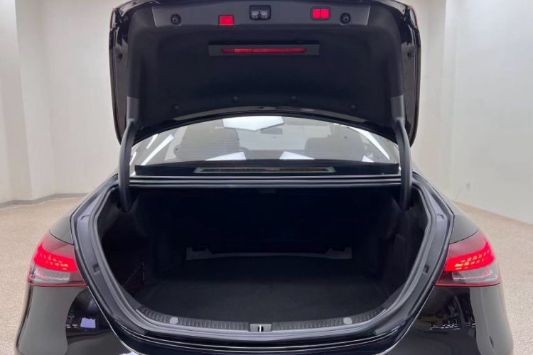 Used Mercedes-Benz E-Class 2022 Updated E 300 L Stylish Edition Interior 9