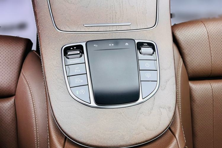 Used Mercedes-Benz E-Class 2022 Updated E 300 L Luxury Edition Interior 9