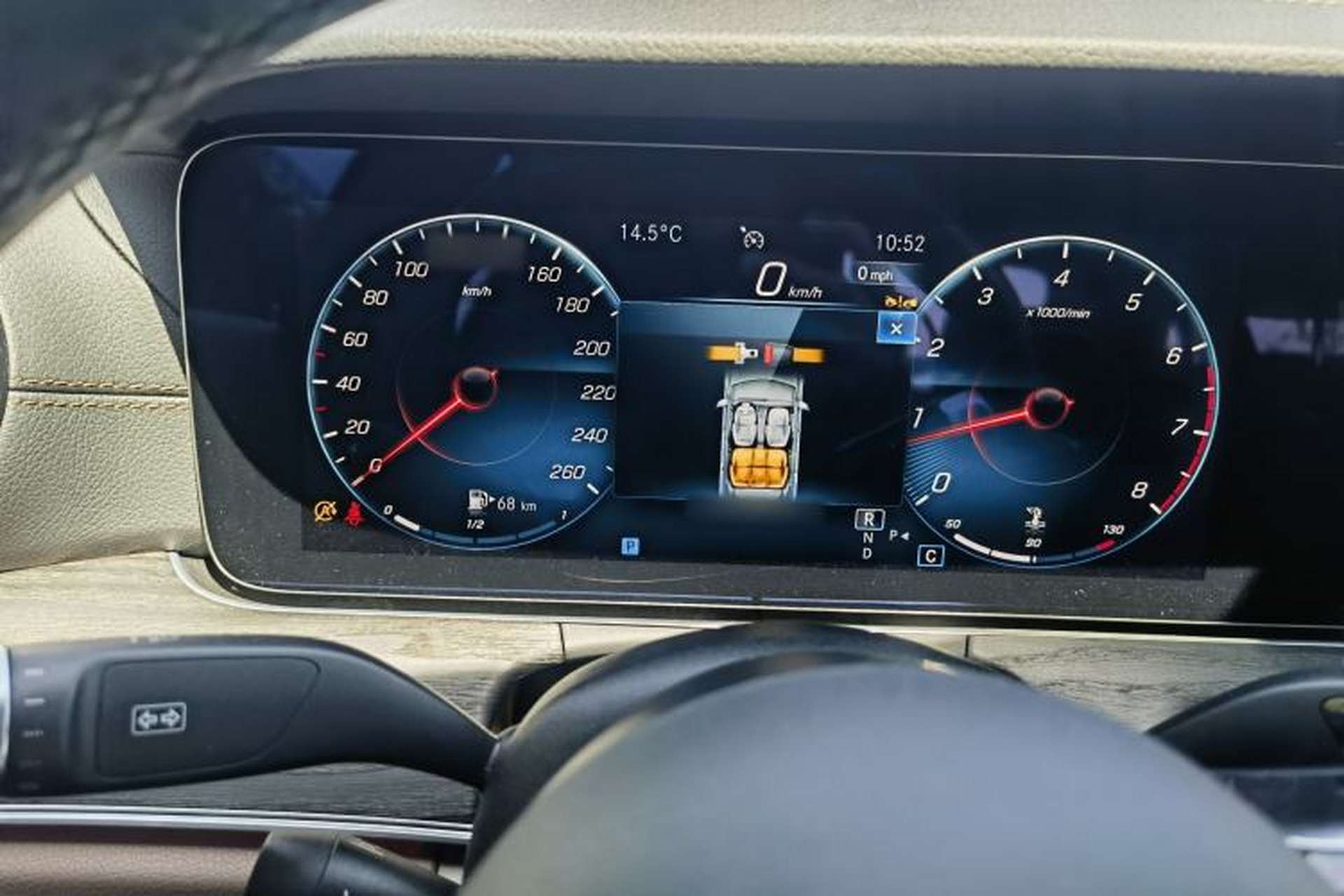 Used Mercedes-Benz E-Class 2022 Revised Version E 300 L Sporty and Stylish Edition Interior 9
