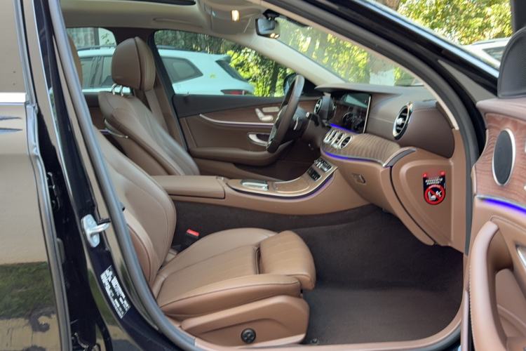 Used Mercedes-Benz E-Class 2022 Second Facelift E 300 L Fashion Edition Interior 9