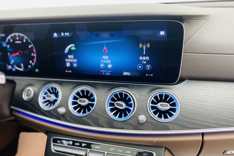 Used Mercedes-Benz E-Class 2022 Updated E 300 L Luxury Edition Interior 9
