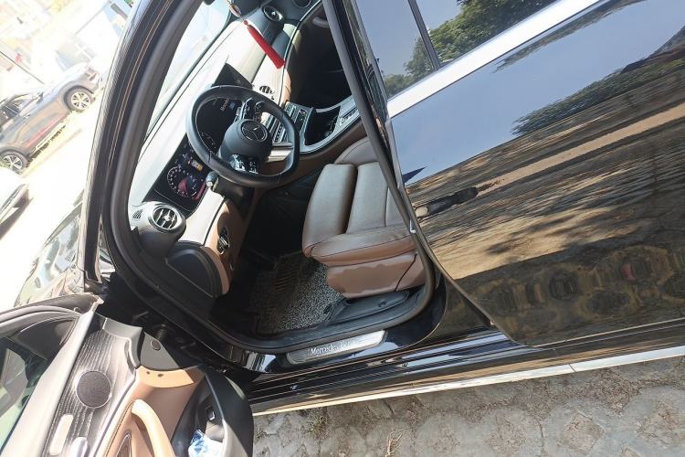 Used Mercedes-Benz E-Class 2022 Revised E 300 L Sporty and Stylish Edition Left Front Seat