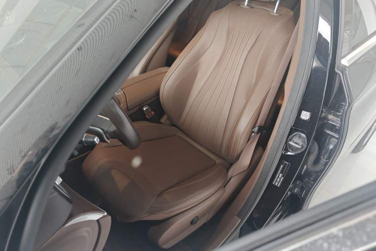 Used Mercedes-Benz E-Class 2022 Updated E 300 L Luxury Edition Left Front Seat