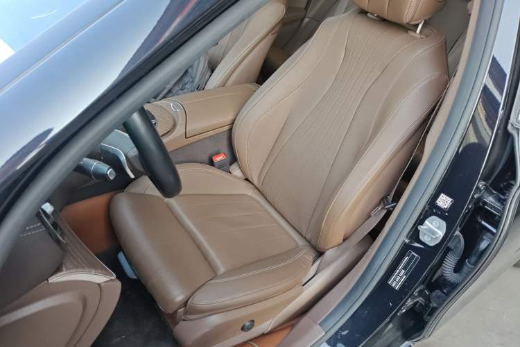Used Mercedes-Benz E-Class 2022 Second Facelift E 300 L Fashion Edition Left Front Seat