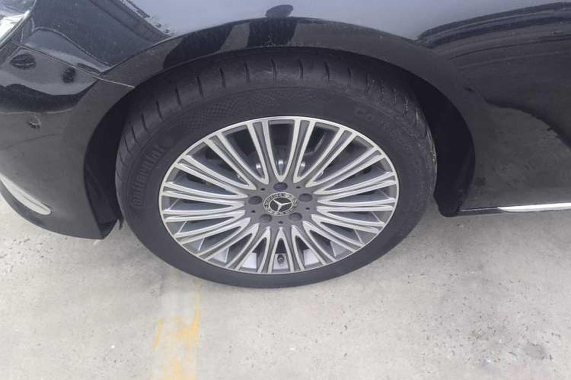 Used Mercedes-Benz E-Class 2022 Updated E 300 L Luxury Edition Left Front Wheel Hub