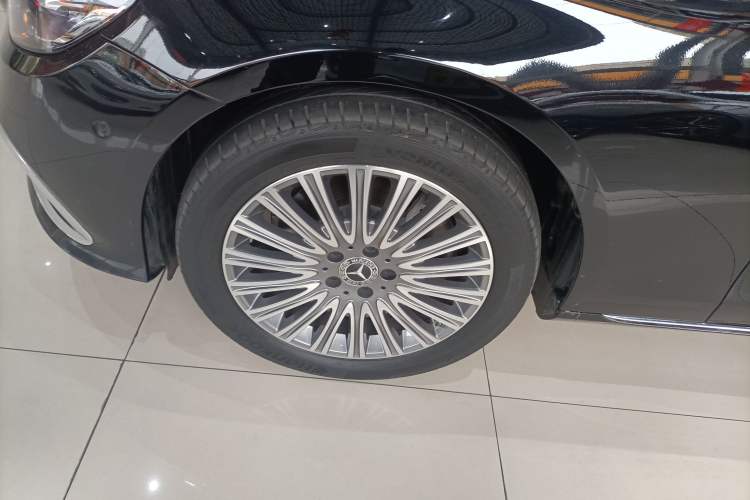 Used Mercedes-Benz E-Class 2022 Second Facelift E 300 L Luxury Edition Left Front Wheel Hub