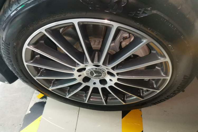 Used Mercedes-Benz E-Class 2022 E 260 L 4MATIC Left Front Wheel Hub