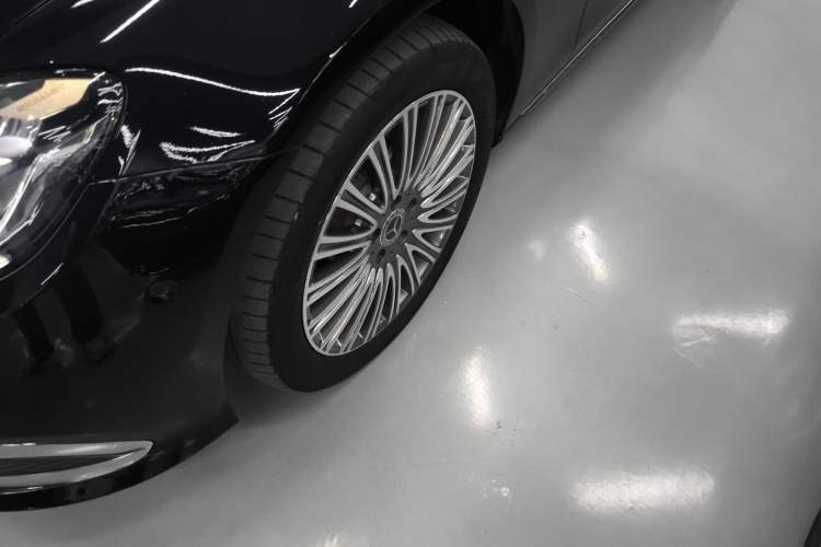 Used Mercedes-Benz E-Class 2022 Updated E 300 L Stylish Edition Left Front Wheel Hub