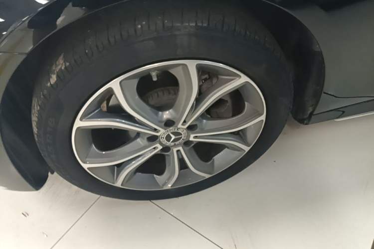 Used Mercedes-Benz E-Class 2022 Revised E 300 L Sporty and Stylish Edition Left Front Wheel Hub