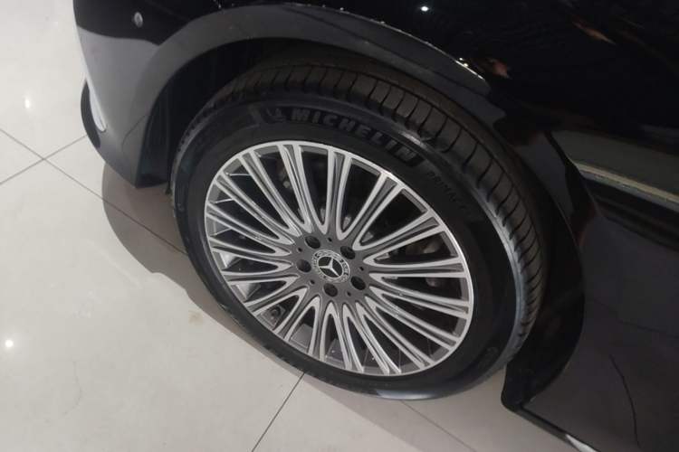 Used Mercedes-Benz E-Class 2022 Second Facelift E 300 L Luxury Edition Left Front Wheel Hub