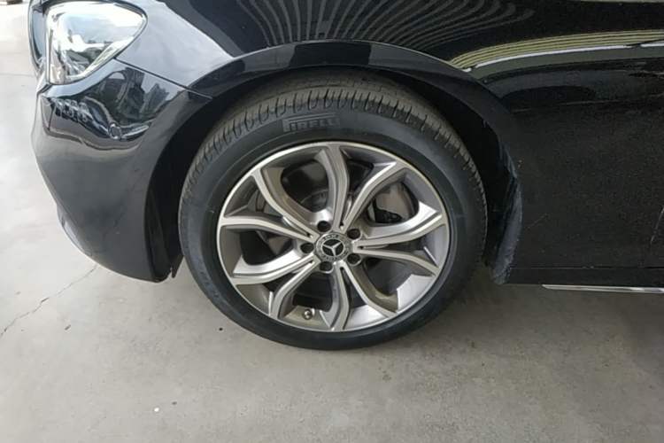 Used Mercedes-Benz E-Class 2022 E 300 L Sporty and Stylish Model Left Front Wheel Hub