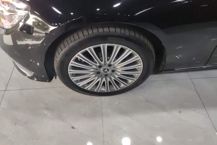 Used Mercedes-Benz E-Class 2022 Second Facelift E 300 L Fashion Edition Left Front Wheel Hub