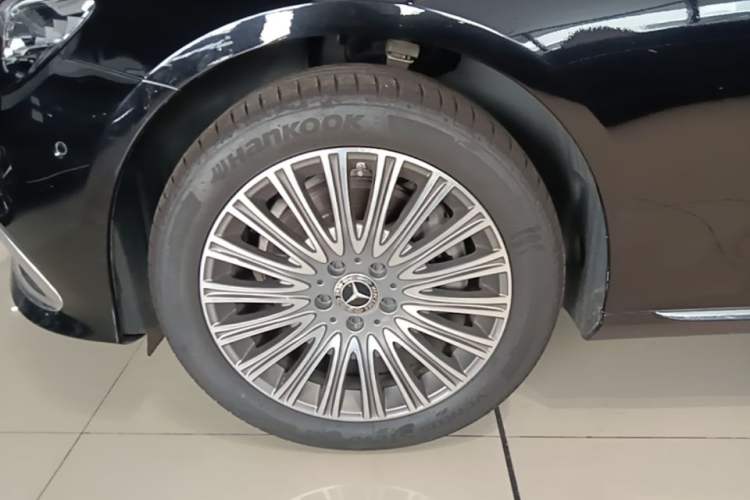 Used Mercedes-Benz E-Class 2022 Revised Version E 300 L Luxury Edition Left Front Wheel Hub