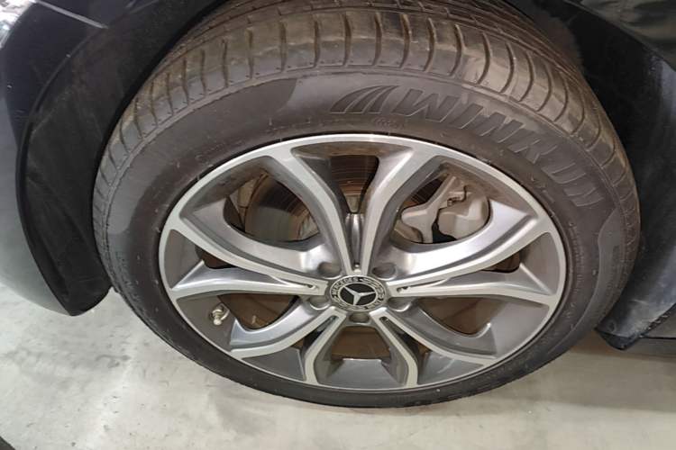 Used Mercedes-Benz E-Class 2022 Revised E 300 L Sporty and Stylish Edition Left Front Wheel Hub