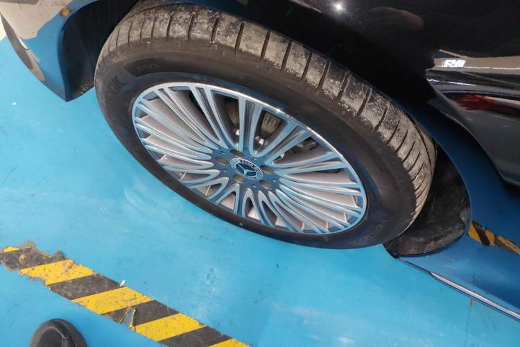 Used Mercedes-Benz E-Class 2022 Second Facelift E 300 L Luxury Edition Left Front Wheel Hub