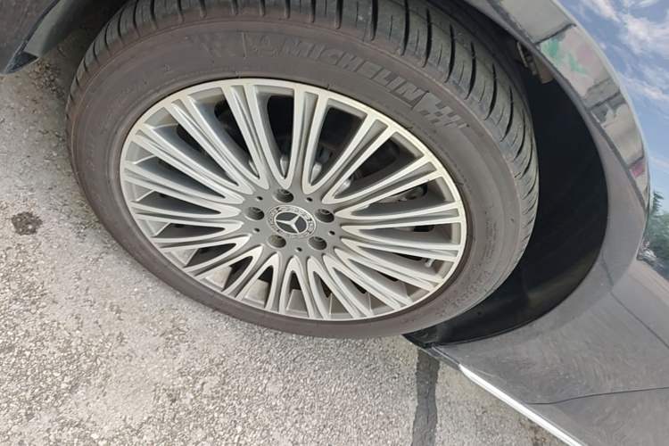Used Mercedes-Benz E-Class 2022 Updated E 300 L Stylish Edition Left Front Wheel Hub